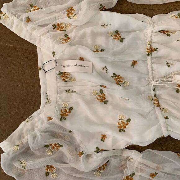 Cupcakes and Cashmere Leer Dress /flower NWT - Picture 7 of 8